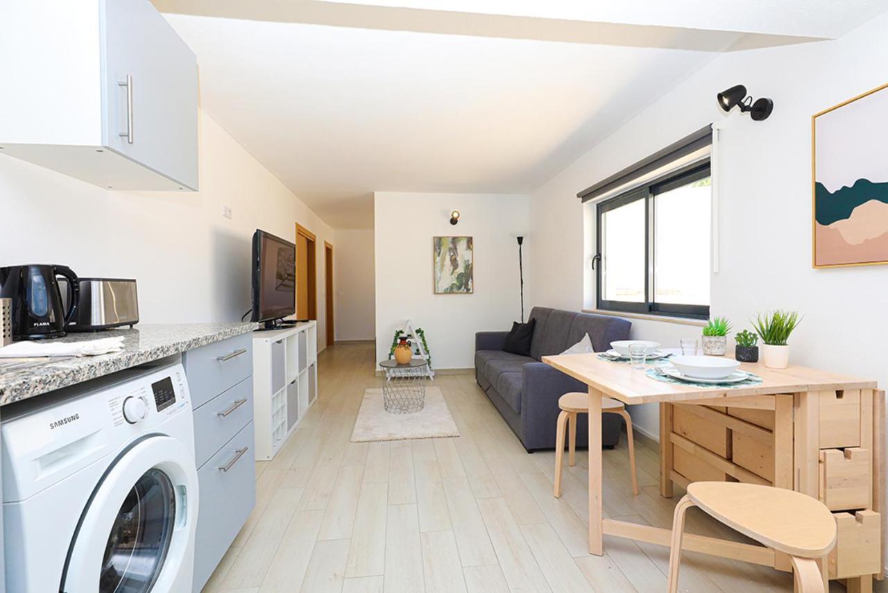 A62 - Cul De Sac Apartment In Лагос Екстериор снимка